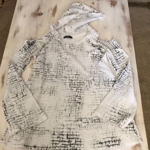 🌸T Party Cold Shoulder long sleeve top